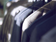 選擇職業裝定制還是購買現貨？